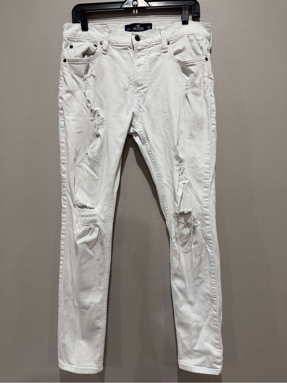 Hollister White Distressed  Jeans size 32x32